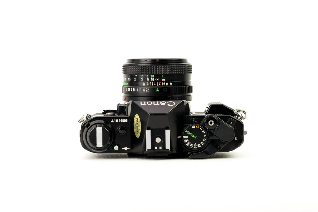 Canon AE-1 Program + 50mm 1:1.8 レンズ Canon AE-1 Program - 50mm F/1.8 – BuyMoreFilm