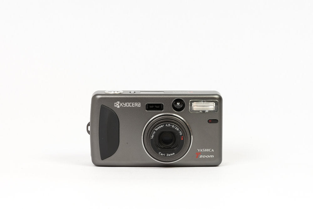 Yashica T4 Zoom Carl Zeiss T* 28-70mm