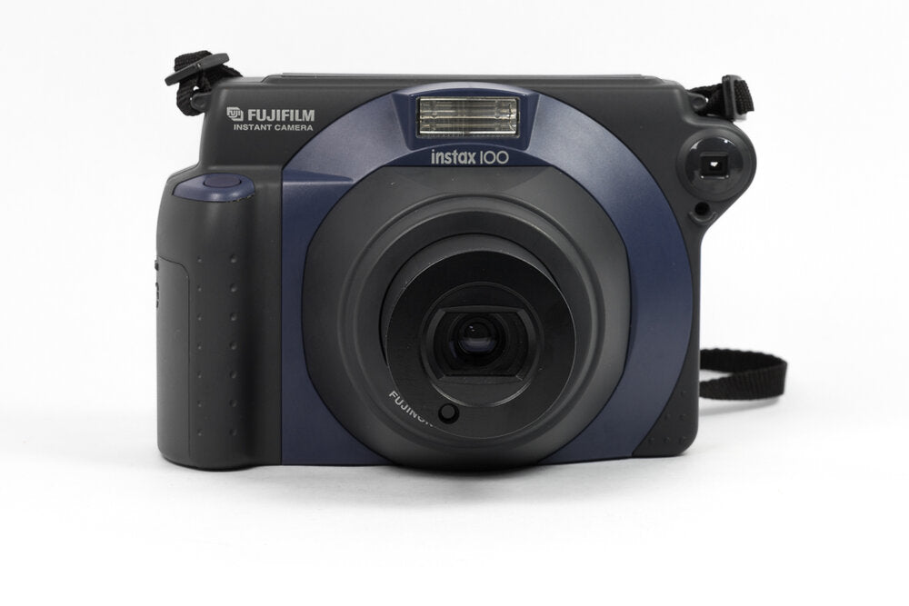 FUJIFILM　instax100　横長ワイド画面 insatx™“チェキ”のワイドフォーマット| FUJIFILM | FUJIFILM